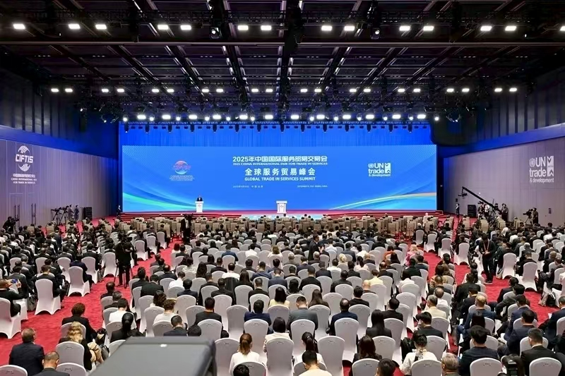 江南官方网站主要领导出席服贸会峰会，展示“两园一河”发展新图景